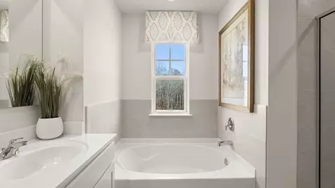 Bath - 511 Alder Lane Ct, Griffin, GA 30223 photo 8 of 9
