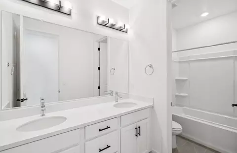 Bath - 17184 Coral Tree Ln, Lathrop, CA 95330 photo 4 of 4