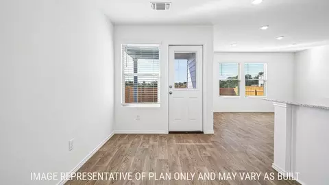 Entry Way - 333 Old Stagecoach Rd, Jarrell, TX 76537 photo 4 of 6