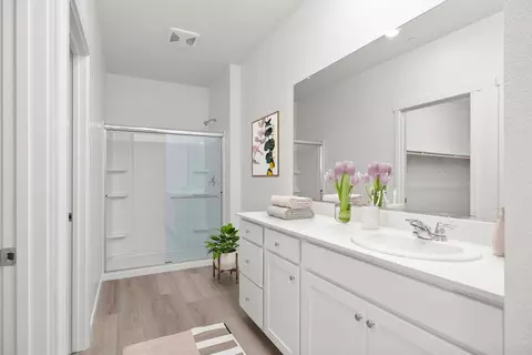 Bath - 632 Darlington Way, Patterson, CA 95363 photo 1 of 3