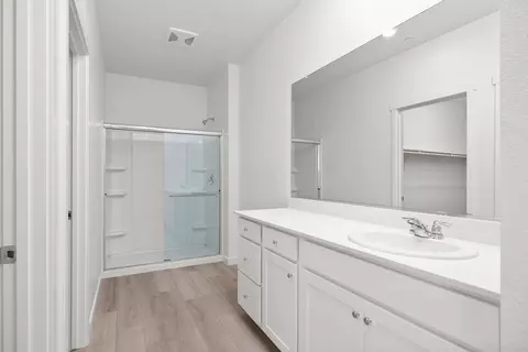 Bath - 632 Darlington Way, Patterson, CA 95363 photo 2 of 3