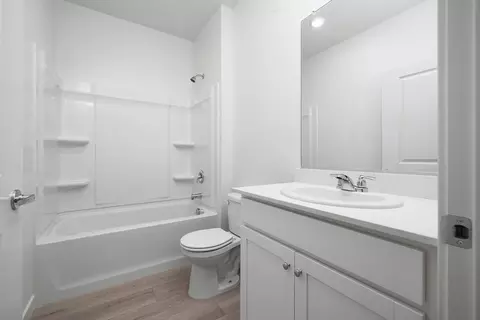 Bath - 632 Darlington Way, Patterson, CA 95363 photo 3 of 3