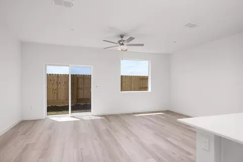 Living - 632 Darlington Way, Patterson, CA 95363 photo 1 of 1
