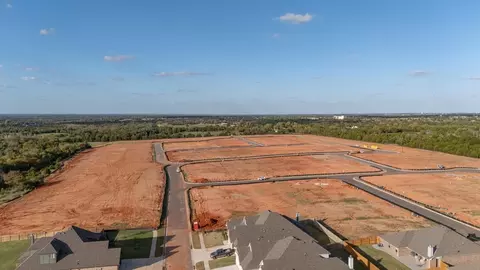 View/Area - 932 Hydrangea Way, Edmond, OK 73034 photo 15 of 21