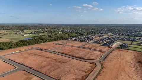 View/Area - 932 Hydrangea Way, Edmond, OK 73034 photo 13 of 21