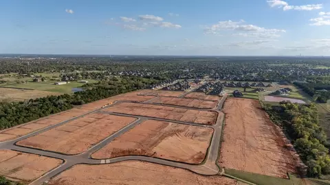 View/Area - 932 Hydrangea Way, Edmond, OK 73034 photo 9 of 21