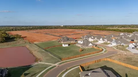 View/Area - 932 Hydrangea Way, Edmond, OK 73034 photo 6 of 21
