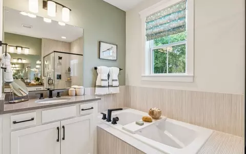 Bath - 112 Statesman Dr, Stephenson, VA 22656 photo 2 of 3