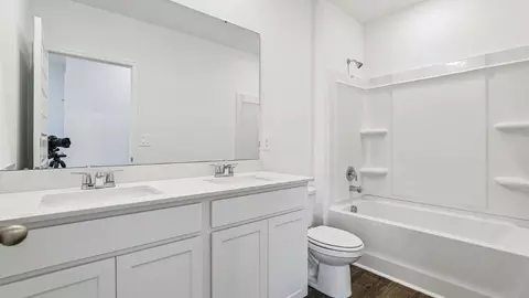 Bath - 5588 Taverna Loop, Winter Haven, FL 33884 photo 3 of 5