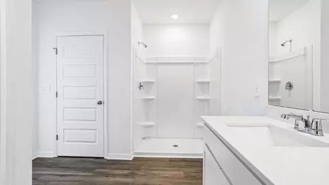 Bath - 5588 Taverna Loop, Winter Haven, FL 33884 photo 2 of 5