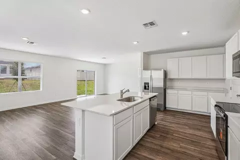 Kitchen - 5588 Taverna Loop, Winter Haven, FL 33884 photo 4 of 5
