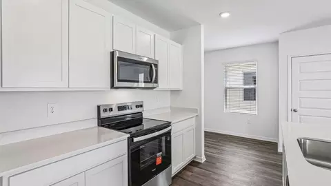 Kitchen - 5588 Taverna Loop, Winter Haven, FL 33884 photo 3 of 5