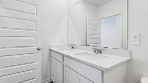 Bath - 5588 Taverna Loop, Winter Haven, FL 33884 photo 4 of 5