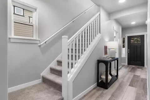 Entry Way - 5089 Squirrel St, Springfield, OR 97478 photo 1 of 2
