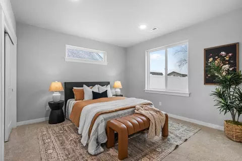 Bedroom - 5089 Squirrel St, Springfield, OR 97478 photo 8 of 8