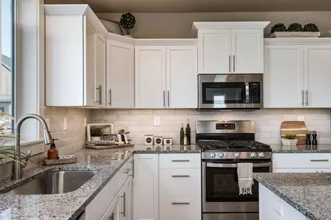 Kitchen - 5089 Squirrel St, Springfield, OR 97478 photo 6 of 6
