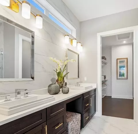 Bath - 7893 Arimoore Dr, West Bloomfield, MI 48322 photo 2 of 2