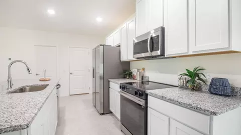 Kitchen - 6322 Pecan Course Pl, Ocala, FL 34472 photo 2 of 4