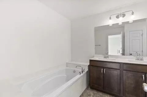 Bath - 1308 Hillside Ct, Rolla, MO 65401 photo 10 of 17