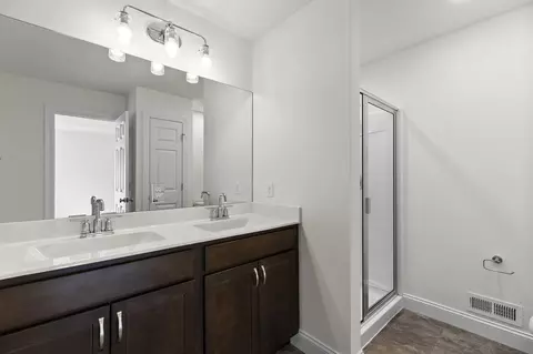 Bath - 1308 Hillside Ct, Rolla, MO 65401 photo 9 of 17