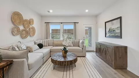 Living - 140 Pheasant Run Rd, Terrell, TX 75160 photo 1 of 3