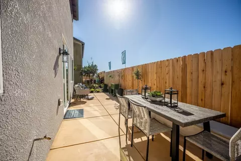 Exterior - 2920 E Ava Dr, Fresno, CA 93730 photo 4 of 8