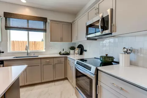 Kitchen - 2920 E Ava Dr, Fresno, CA 93730 photo 4 of 5