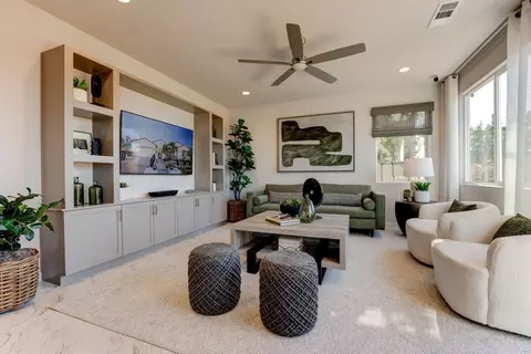 Living - 2920 E Ava Dr, Fresno, CA 93730 photo 2 of 5