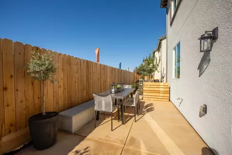 Exterior - 2920 E Ava Dr, Fresno, CA 93730 photo 3 of 8