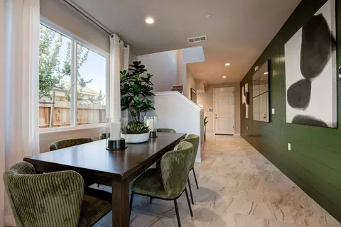 Entry Way - 2920 E Ava Dr, Fresno, CA 93730 photo 1 of 2