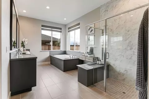 Bath - 1315 Parkcrest Cir, Manteca, CA 95336 photo 2 of 6