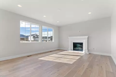 Living - 1226 W 2325 S, Syracuse, UT 84075 photo 2 of 3