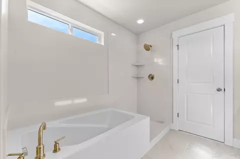 Bath - 1226 W 2325 S, Syracuse, UT 84075 photo 2 of 2