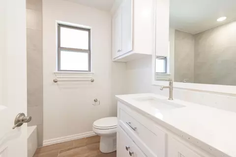 Bath - 2920 E Northampton St, Broken Arrow, OK 74014 photo 7 of 8