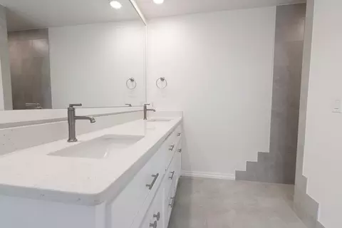 Bath - 2920 E Northampton St, Broken Arrow, OK 74014 photo 4 of 8