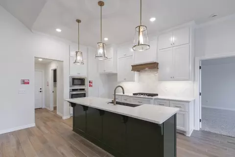 Kitchen - 2920 E Northampton St, Broken Arrow, OK 74014 photo 2 of 7
