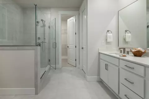 Bath - 808 Becky Ave E, Enumclaw, WA 98022 photo 1 of 3