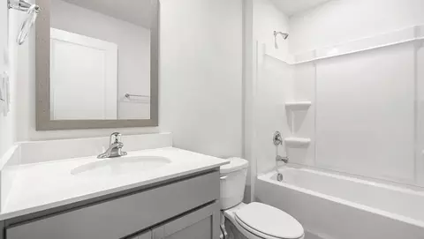 Bath - 309 Oak Ridge Rd, Clinton, SC 29325 photo 1 of 5