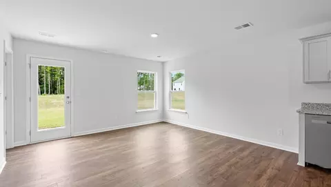 Living - 309 Oak Ridge Rd, Clinton, SC 29325 photo 3 of 4