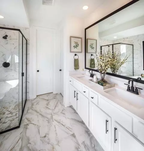 Bath - 5206 Eloise Harper Ln, Rosenberg, TX 77471 photo 2 of 3