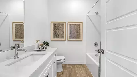 Bath - 8613 Pamplona Ln, Shafter, CA 93263 photo 3 of 4