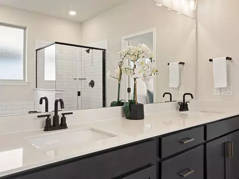Bath - 114 Kays Path, Georgetown, TX 78626 photo 4 of 6