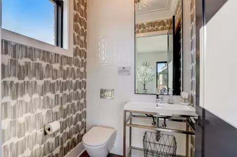 Bath - 613 E Franklin Ave, Naperville, IL 60540 photo 2 of 6