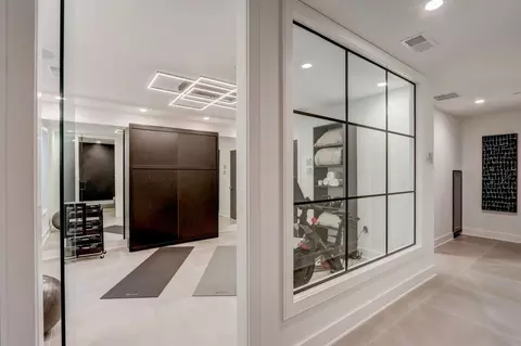 Entry Way - 613 E Franklin Ave, Naperville, IL 60540 photo 6 of 6