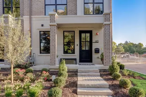 Exterior - 613 E Franklin Ave, Naperville, IL 60540 photo 3 of 5