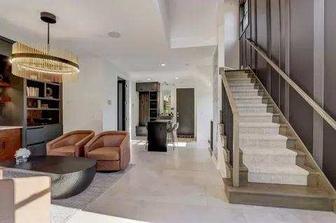 Entry Way - 613 E Franklin Ave, Naperville, IL 60540 photo 1 of 6