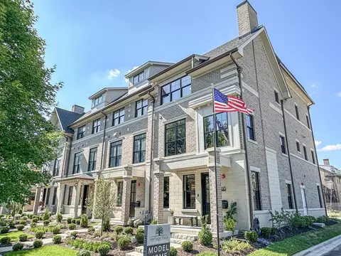 Exterior - 613 E Franklin Ave, Naperville, IL 60540 photo 2 of 5