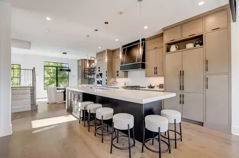 Kitchen - 613 E Franklin Ave, Naperville, IL 60540 photo 1 of 3