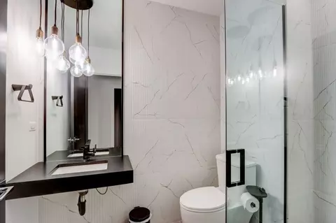 Bath - 613 E Franklin Ave, Naperville, IL 60540 photo 6 of 6