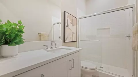 Bath - 1995 Wisteria Pl, Montebello, CA 90640 photo 2 of 6